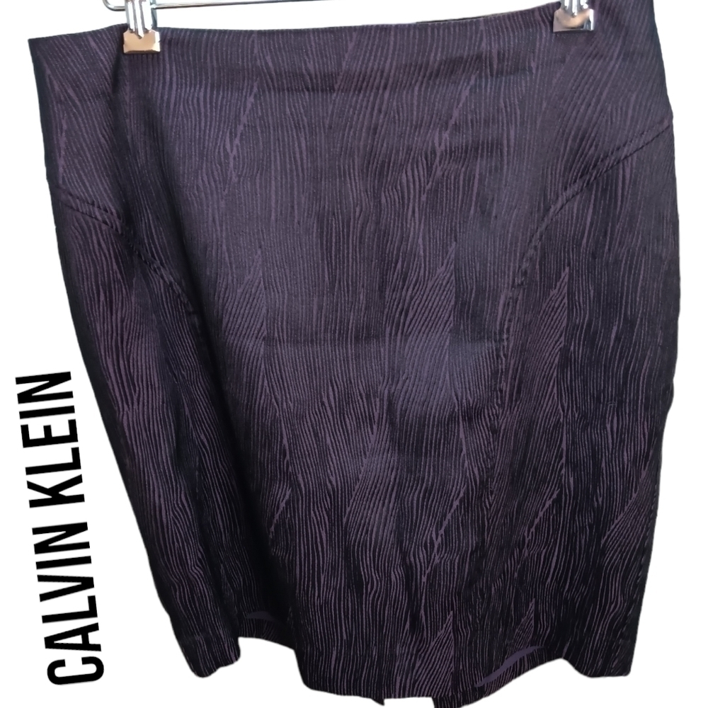 CALVIN Klein Purplelish straight Skirt Size 8 EUC